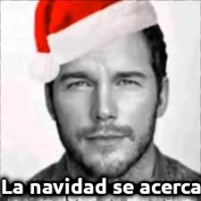An image of Chris Pratt with a chistmas hat with bottom text saying La navidad se acerca